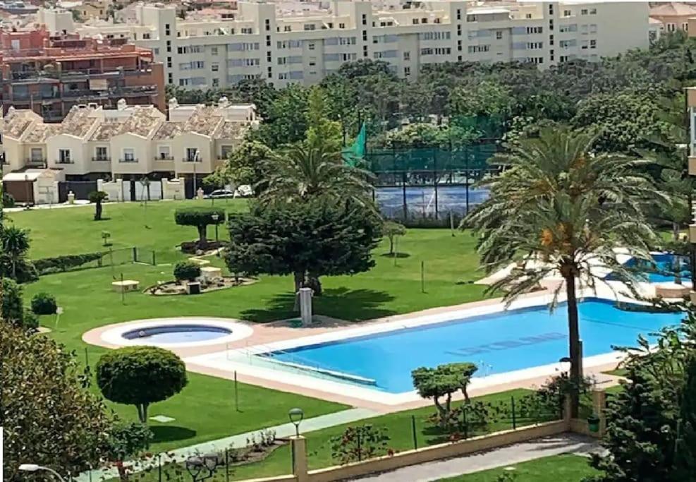 Alterhome Luminoso Estudio Con Piscina Y Maravillosas Vistas Torremolinos Exterior foto